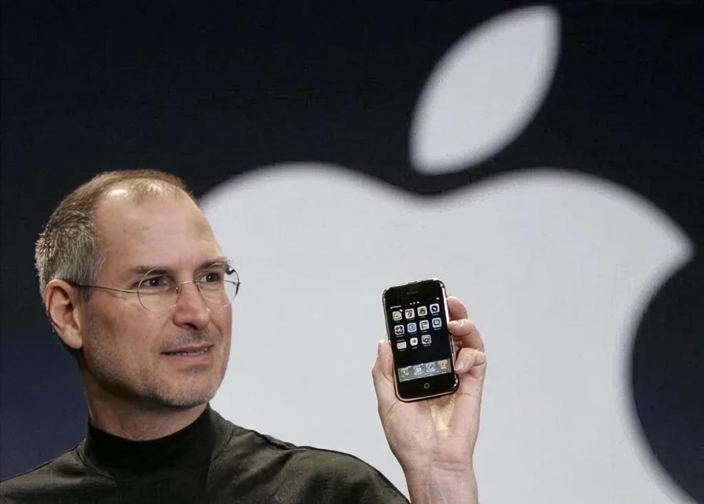 Steve Jobs presenta il primo Iphone nel 2007
